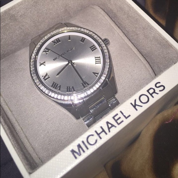 Michael Kors watch - Picture 2 of 2